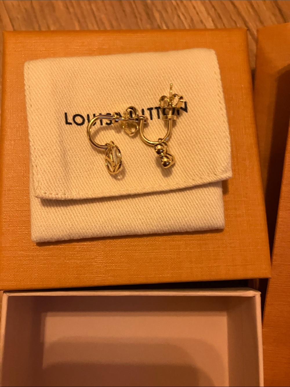 Louis Vuitton Blooming Earrings NWT - Picture 7 of 7